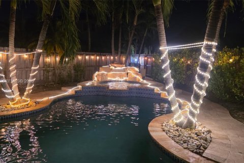 Купить виллу или дом в Майами, Флорида 5 спален, 276.94м2, № 2068272 - фото 12