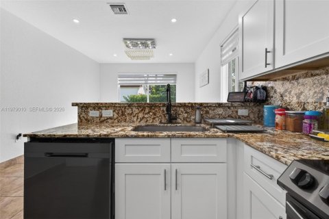 Купить виллу или дом в Катлер-Бей, Флорида 3 спальни, 159.79м2, № 2043674 - фото 23