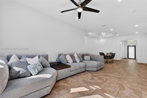 Купить виллу или дом в Катлер-Бей, Флорида 3 спальни, 159.79м2, № 2043674 - фото 18