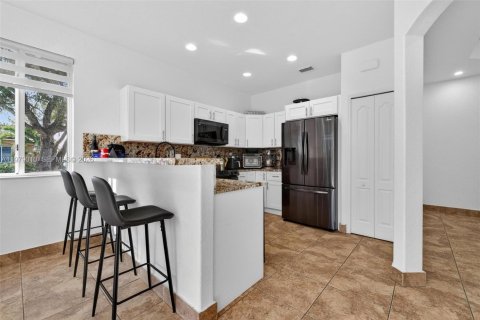 Купить виллу или дом в Катлер-Бей, Флорида 3 спальни, 159.79м2, № 2043674 - фото 24