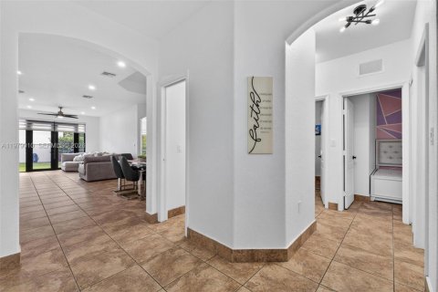 Купить виллу или дом в Катлер-Бей, Флорида 3 спальни, 159.79м2, № 2043674 - фото 6