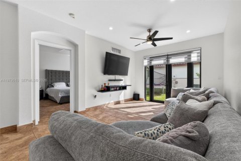 Купить виллу или дом в Катлер-Бей, Флорида 3 спальни, 159.79м2, № 2043674 - фото 17