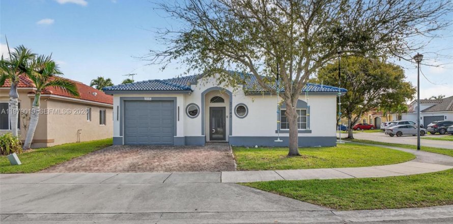 Дом в Катлер-Бей, Флорида 3 спальни, 159.79м2 № 2043674