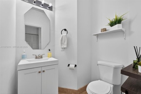 Купить виллу или дом в Катлер-Бей, Флорида 3 спальни, 159.79м2, № 2043674 - фото 12