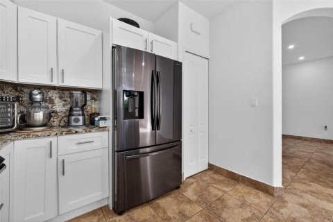 Купить виллу или дом в Катлер-Бей, Флорида 3 спальни, 159.79м2, № 2043674 - фото 21