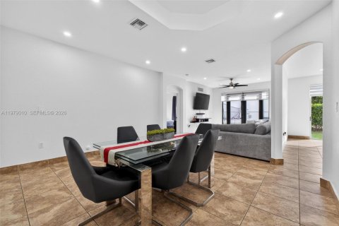 Купить виллу или дом в Катлер-Бей, Флорида 3 спальни, 159.79м2, № 2043674 - фото 15