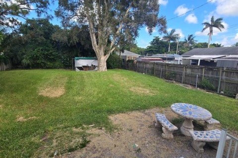 Appartement à louer à West Palm Beach, Floride: 3 pièces, 222.97 m2 № 2269258 - photo 2
