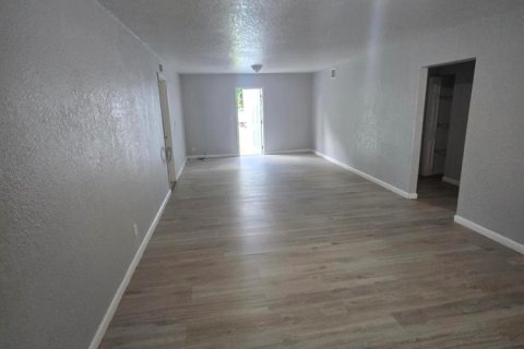 Appartement à louer à West Palm Beach, Floride: 3 pièces, 222.97 m2 № 2269258 - photo 4