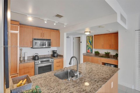 Copropriété à vendre à Bal Harbour, Floride: 1 chambre, 83.24 m2 № 2084026 - photo 27