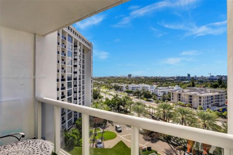 Copropriété à vendre à Bal Harbour, Floride: 1 chambre, 83.24 m2 № 2084026 - photo 9