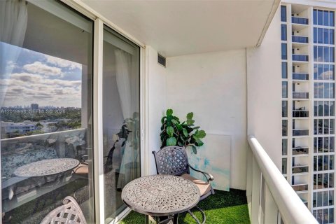 Copropriété à vendre à Bal Harbour, Floride: 1 chambre, 83.24 m2 № 2084026 - photo 23