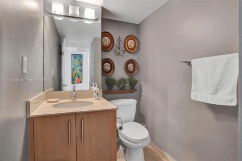 Copropriété à vendre à Bal Harbour, Floride: 1 chambre, 83.24 m2 № 2084026 - photo 11