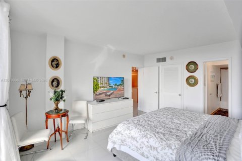 Copropriété à vendre à Bal Harbour, Floride: 1 chambre, 83.24 m2 № 2084026 - photo 19