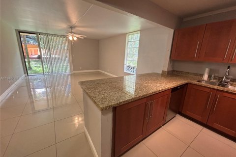 Снять в аренду квартиру в Плантация, Флорида 1 спальня, № 2004688 - фото 2