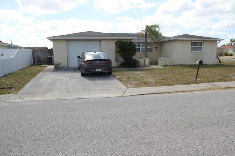 Casa en venta en Port Richey, Florida, 3 dormitorios, 169.92 m2 № 1422762 - foto 1