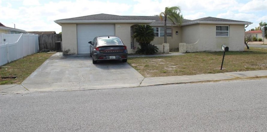 Casa en Port Richey, Florida 3 dormitorios, 169.92 m2 № 1422762