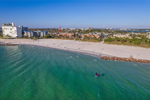 Снять в аренду кондоминиум в Сент-Пит-Бич, Флорида 1 комната, 57.13м2, № 1531873 - фото 4