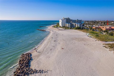 Снять в аренду кондоминиум в Сент-Пит-Бич, Флорида 1 комната, 57.13м2, № 1531873 - фото 1