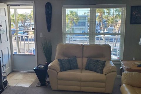 Снять в аренду кондоминиум в Сент-Пит-Бич, Флорида 1 комната, 57.13м2, № 1531873 - фото 7