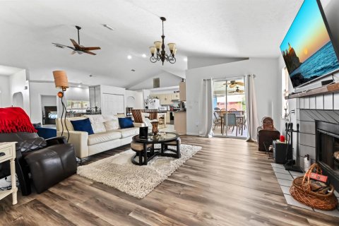 House in Port St. Lucie, Florida 5 bedrooms, 248.79 sq.m. № 2081944 - photo 9