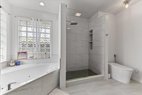 House in Port St. Lucie, Florida 5 bedrooms, 248.79 sq.m. № 2081944 - photo 30