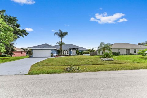 House in Port St. Lucie, Florida 5 bedrooms, 248.79 sq.m. № 2081944