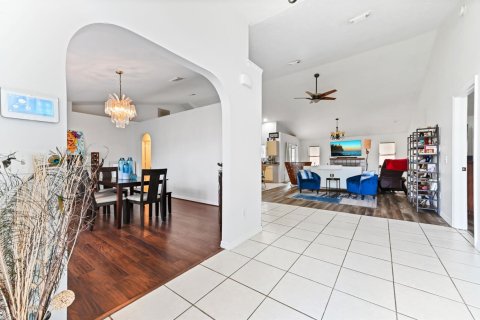 House in Port St. Lucie, Florida 5 bedrooms, 248.79 sq.m. № 2081944 - photo 5