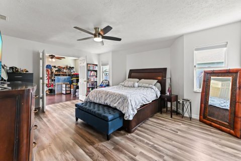 House in Port St. Lucie, Florida 5 bedrooms, 248.79 sq.m. № 2081944 - photo 24
