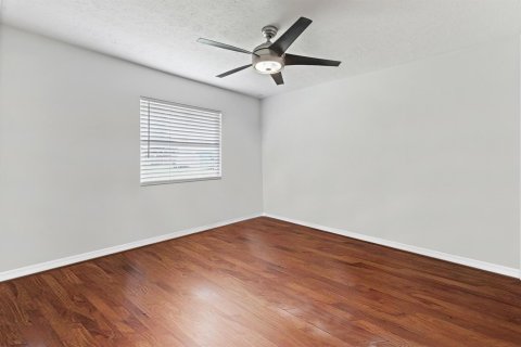 House in Port St. Lucie, Florida 5 bedrooms, 248.79 sq.m. № 2081944 - photo 20