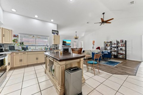 House in Port St. Lucie, Florida 5 bedrooms, 248.79 sq.m. № 2081944 - photo 12