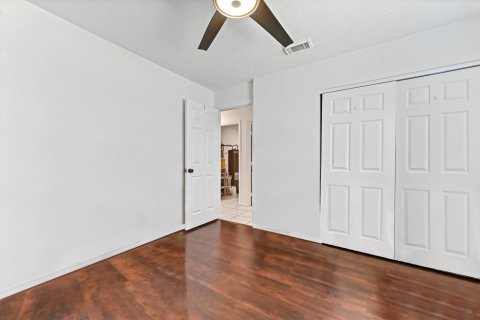 House in Port St. Lucie, Florida 5 bedrooms, 248.79 sq.m. № 2081944 - photo 21