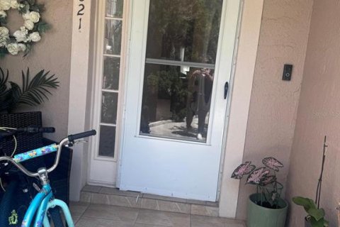 Townhouse in Kissimmee, Florida 3 bedrooms, 117.34 sq.m. № 1669842 - photo 2