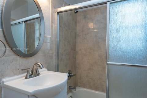 Copropriété à louer à Miami, Floride: 1 chambre, 53.88 m2 № 2055615 - photo 18