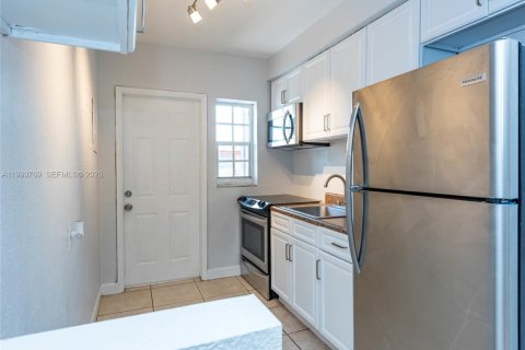 Copropriété à louer à Miami, Floride: 1 chambre, 53.88 m2 № 2055615 - photo 9