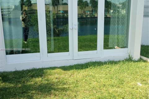 Condominio en Sunrise, Florida, 1 dormitorio  № 1983591