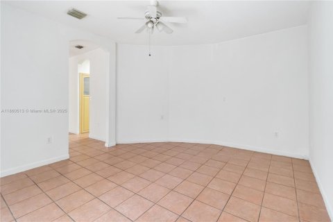 Casa en venta en Pembroke Pines, Florida, 3 dormitorios, 181.35 m2 № 1891985 - foto 12
