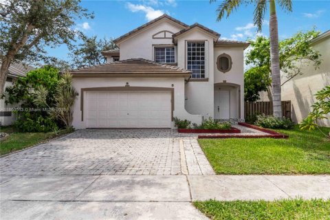 Casa en venta en Pembroke Pines, Florida, 3 dormitorios, 181.35 m2 № 1891985 - foto 2