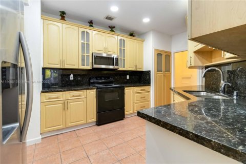 Casa en venta en Pembroke Pines, Florida, 3 dormitorios, 181.35 m2 № 1891985 - foto 13