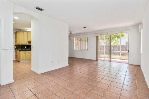 Casa en venta en Pembroke Pines, Florida, 3 dormitorios, 181.35 m2 № 1891985 - foto 7