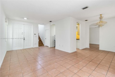 Casa en venta en Pembroke Pines, Florida, 3 dormitorios, 181.35 m2 № 1891985 - foto 5