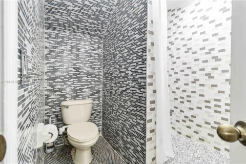 Casa en venta en Pembroke Pines, Florida, 3 dormitorios, 181.35 m2 № 1891985 - foto 16