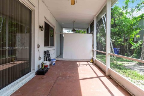 Casa en venta en Pembroke Pines, Florida, 3 dormitorios, 181.35 m2 № 1891985 - foto 23