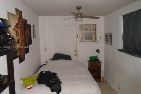 House in Hollywood, Florida 4 bedrooms, 121.7 sq.m. № 2044384 - photo 24