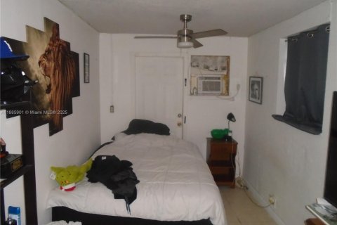 House in Hollywood, Florida 4 bedrooms, 121.7 sq.m. № 2044384 - photo 23