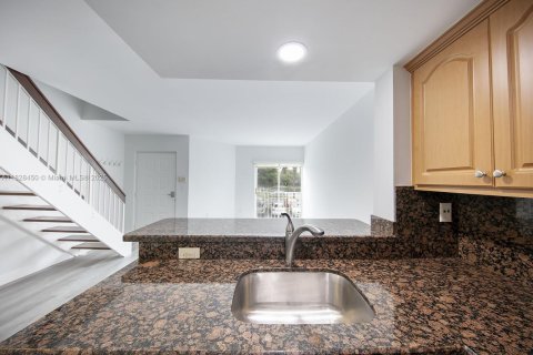 Copropriété à louer à Miami, Floride: 2 chambres, 79.8 m2 № 1936255 - photo 3