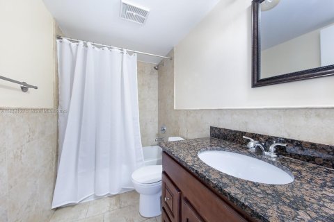 Copropriété à louer à Miami, Floride: 2 chambres, 79.8 m2 № 1936255 - photo 8