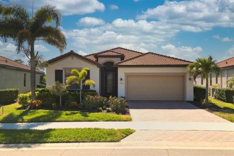 House in Venice, Florida 4 bedrooms, 189.06 sq.m. № 2152109 - photo 3