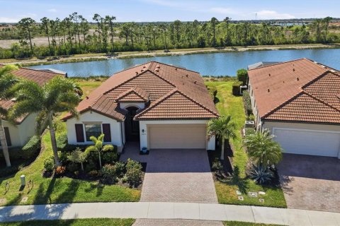House in Venice, Florida 4 bedrooms, 189.06 sq.m. № 2152109