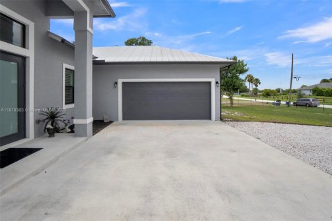 Casa en venta en Loxahatchee Groves, Florida, 5 dormitorios, 243.4 m2 № 1777762 - foto 3