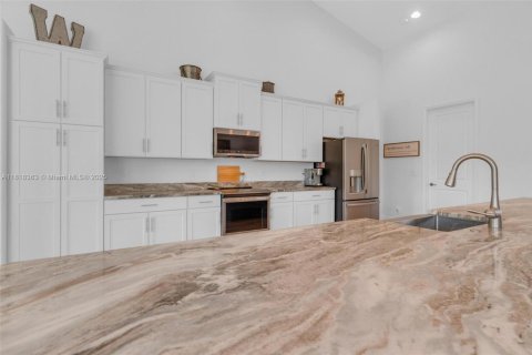 Casa en venta en Loxahatchee Groves, Florida, 5 dormitorios, 243.4 m2 № 1777762 - foto 14